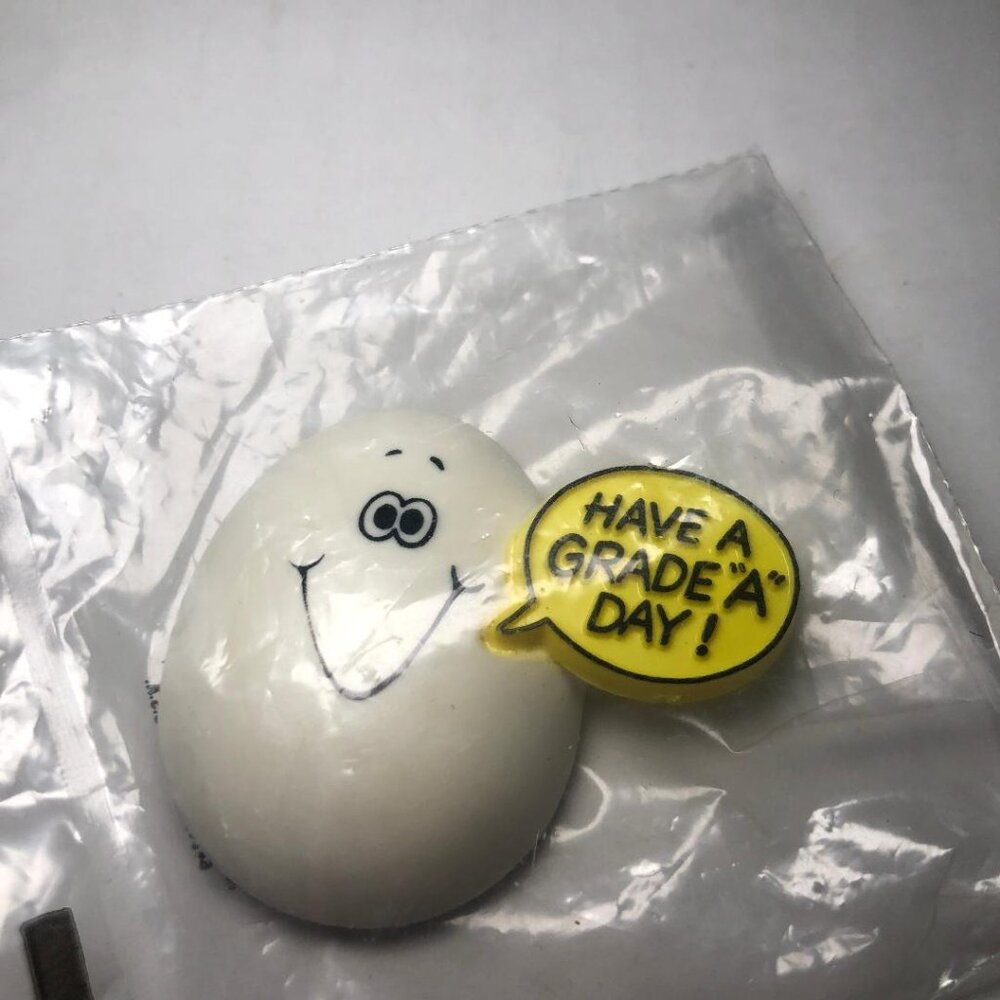 New Vintage Hallmark Lapel Pin Have a Grade A Day Smiley Face Egg Brooch Chicken
